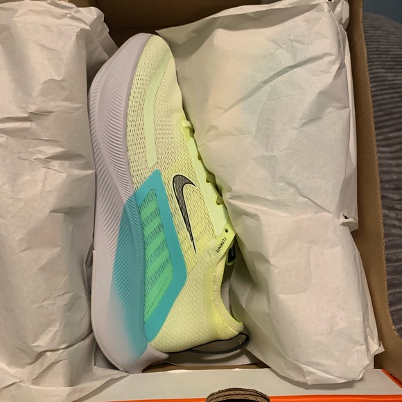 Nike zoom fly 4 barely volt mens 9 womens 10.5 - Picture 6 of 9